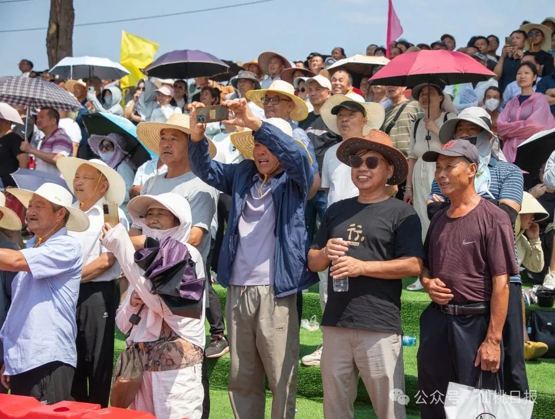 在仙桃，有一种尽孝方式，叫带着长辈去看船